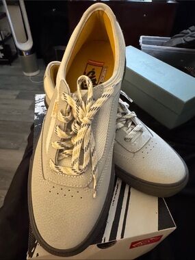 Vans Men's Low-Top Sneakers in Off-White with Black Trim